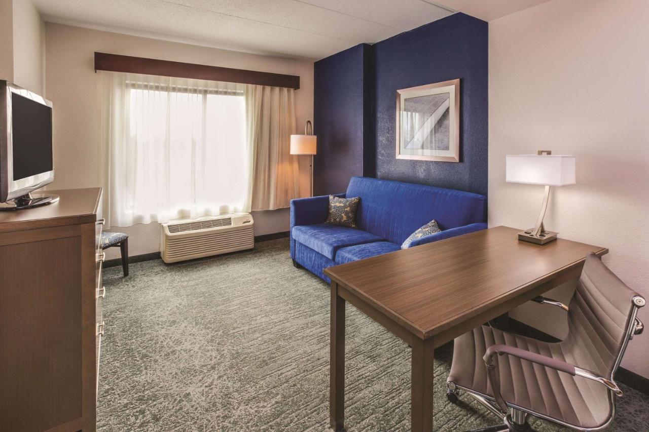 Отель La Quinta By Wyndham Philadelphia Airport Эссингтон Экстерьер фото