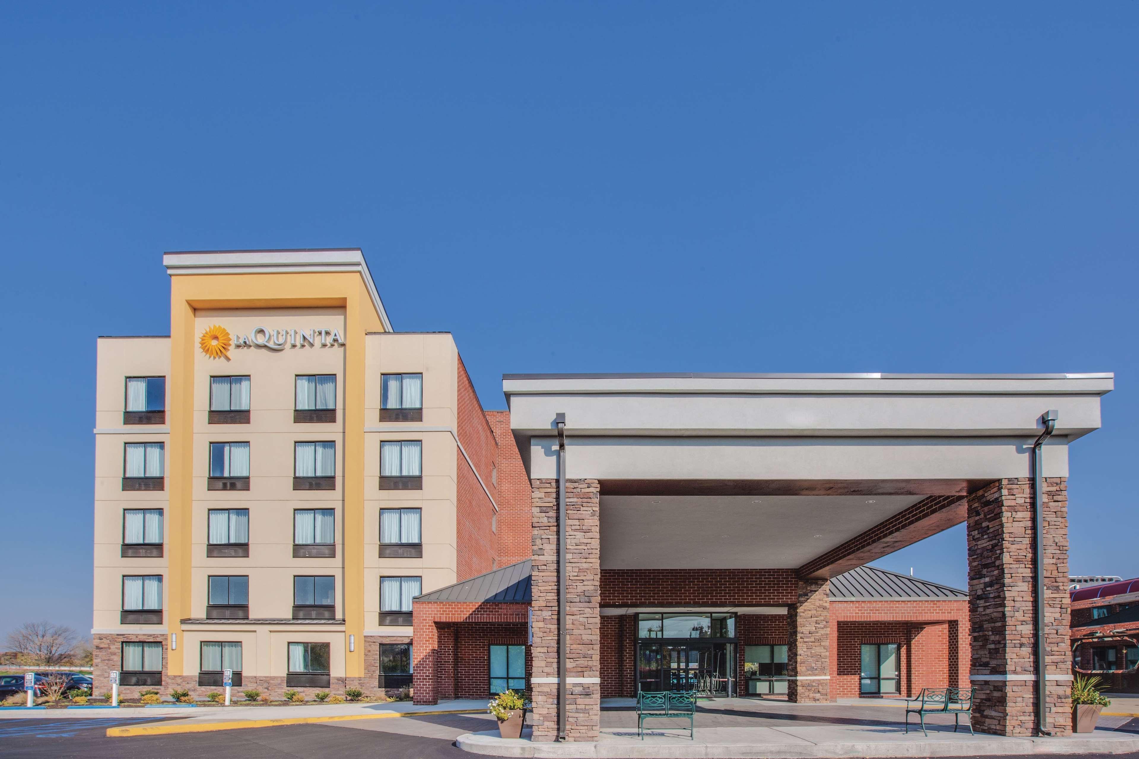 Отель La Quinta By Wyndham Philadelphia Airport Эссингтон Экстерьер фото