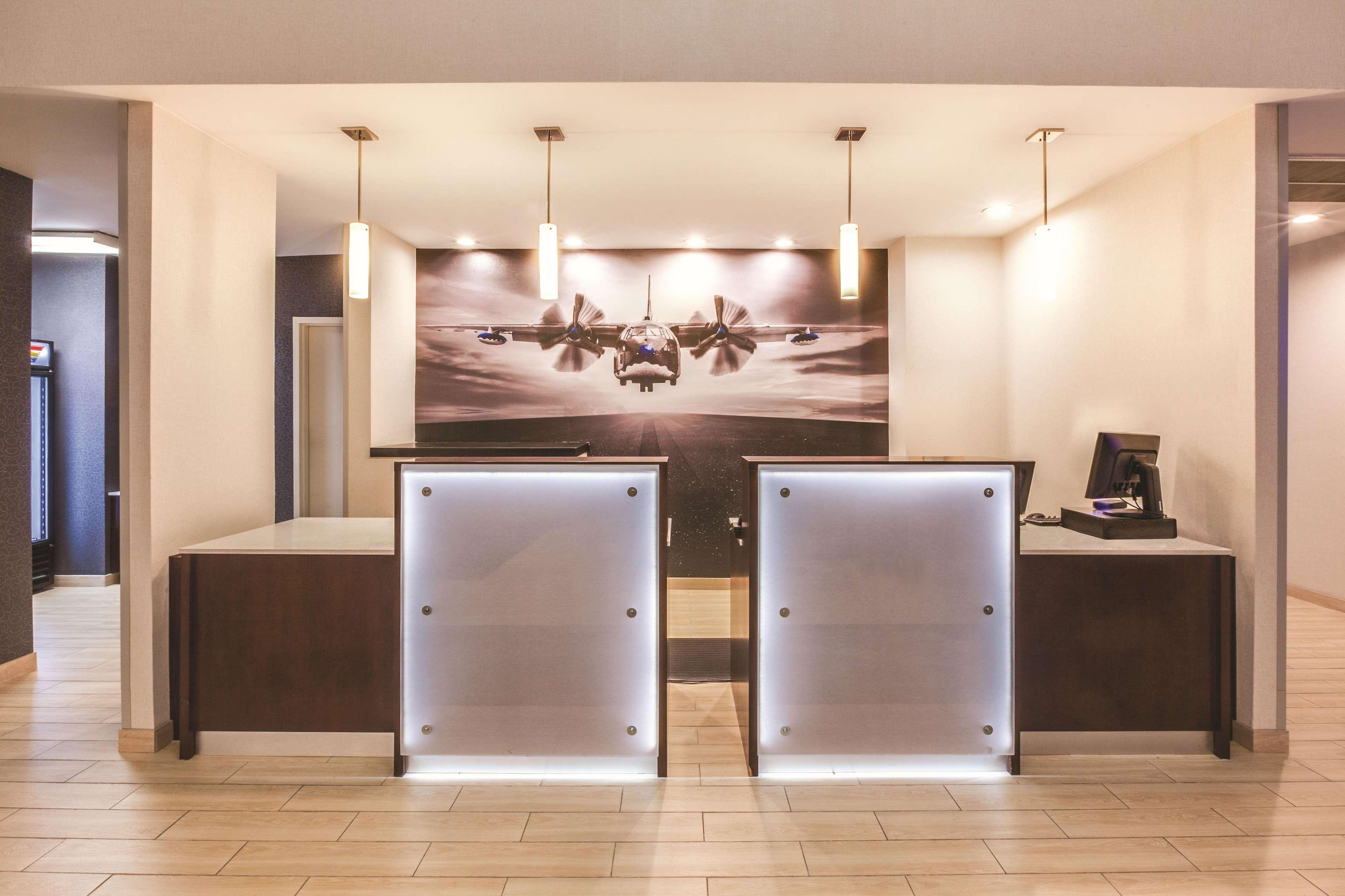 Отель La Quinta By Wyndham Philadelphia Airport Эссингтон Экстерьер фото