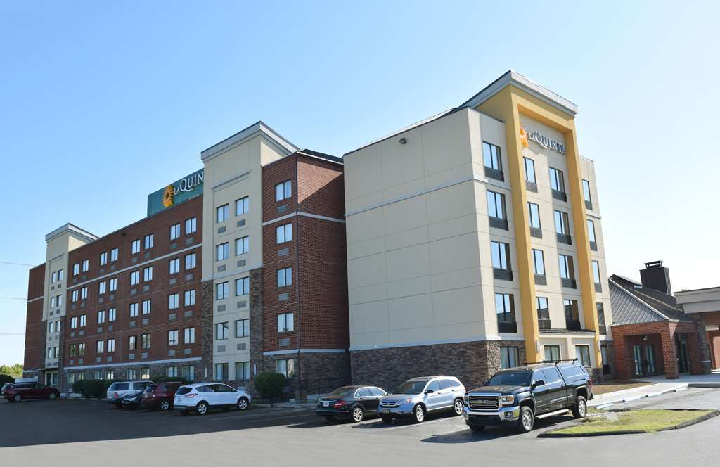 Отель La Quinta By Wyndham Philadelphia Airport Эссингтон Экстерьер фото
